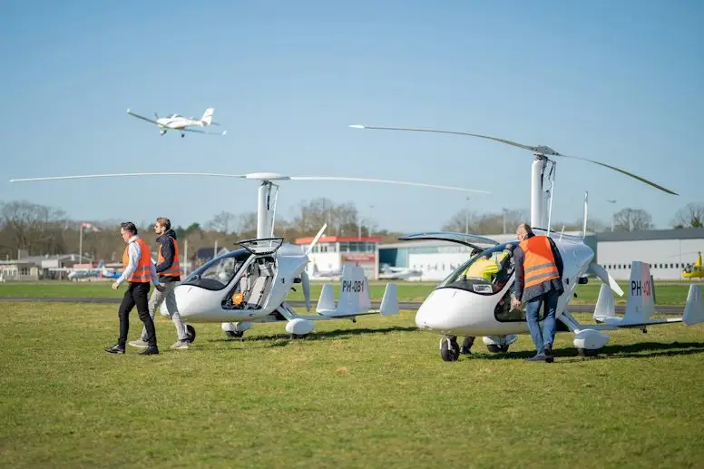 Photo from PAL-V FlyDrive Academy's website