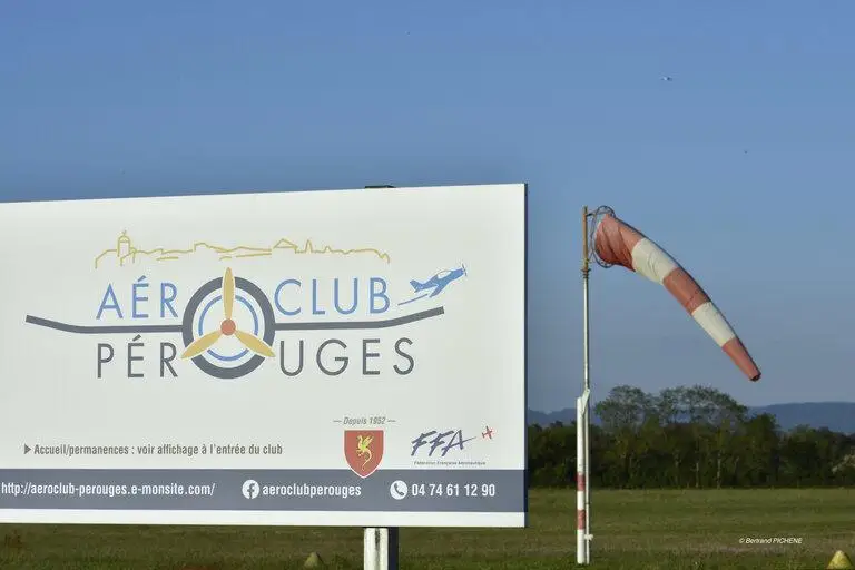 Photo from Aeroclub De Perouges's website