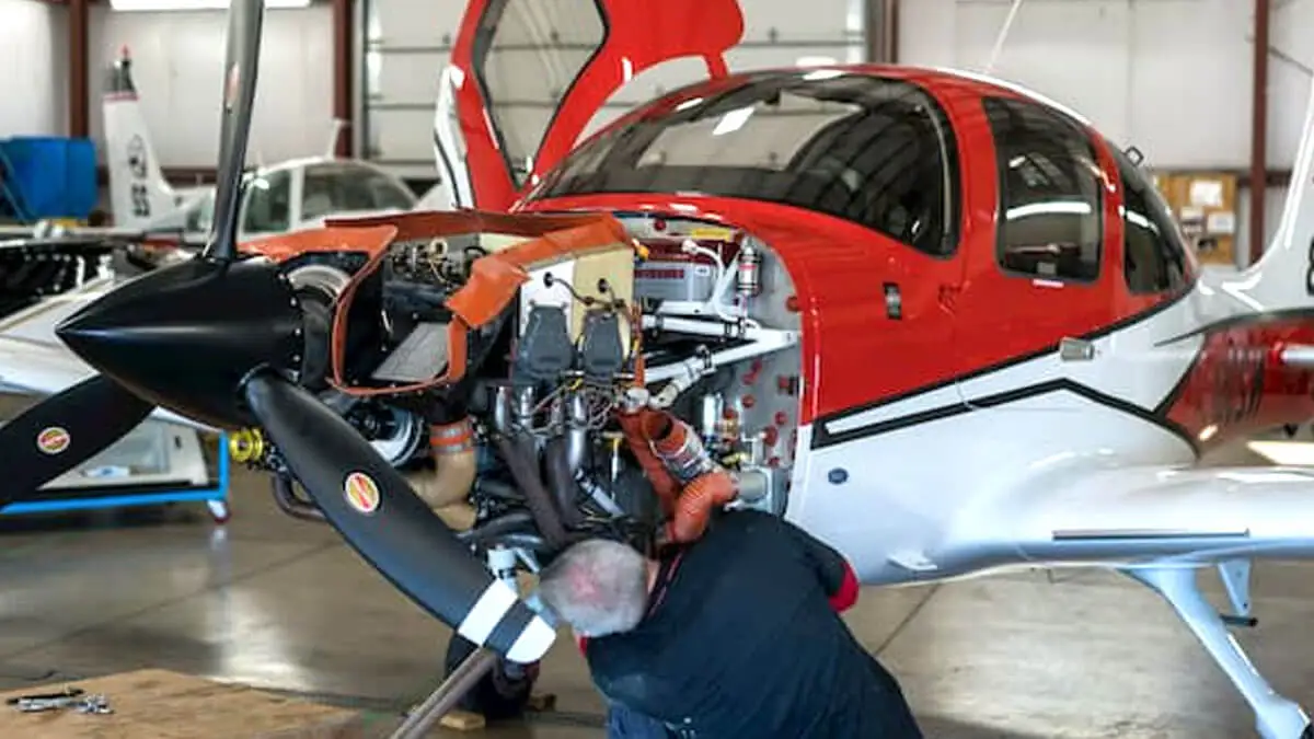 Photo from Colonial Air's website