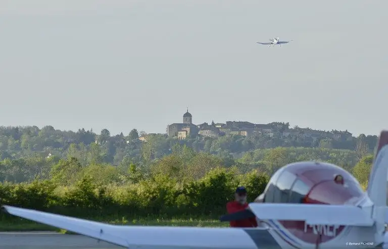 Photo from Aeroclub De Perouges's website