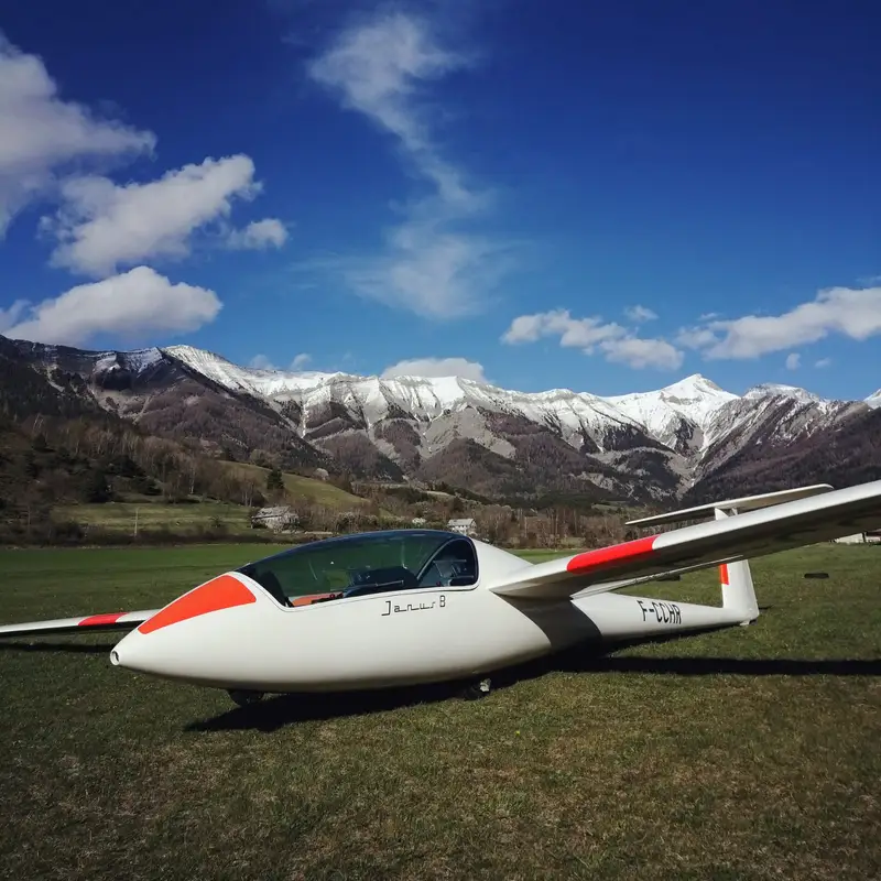 Photo from SAGA (Seyne Les Alpes Gliders Association)'s website