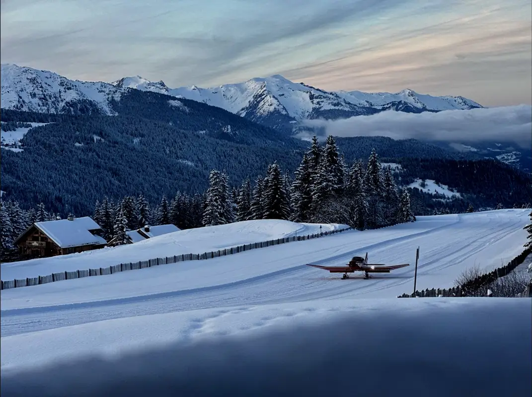 Photo from Aeroclub De Meribel's website