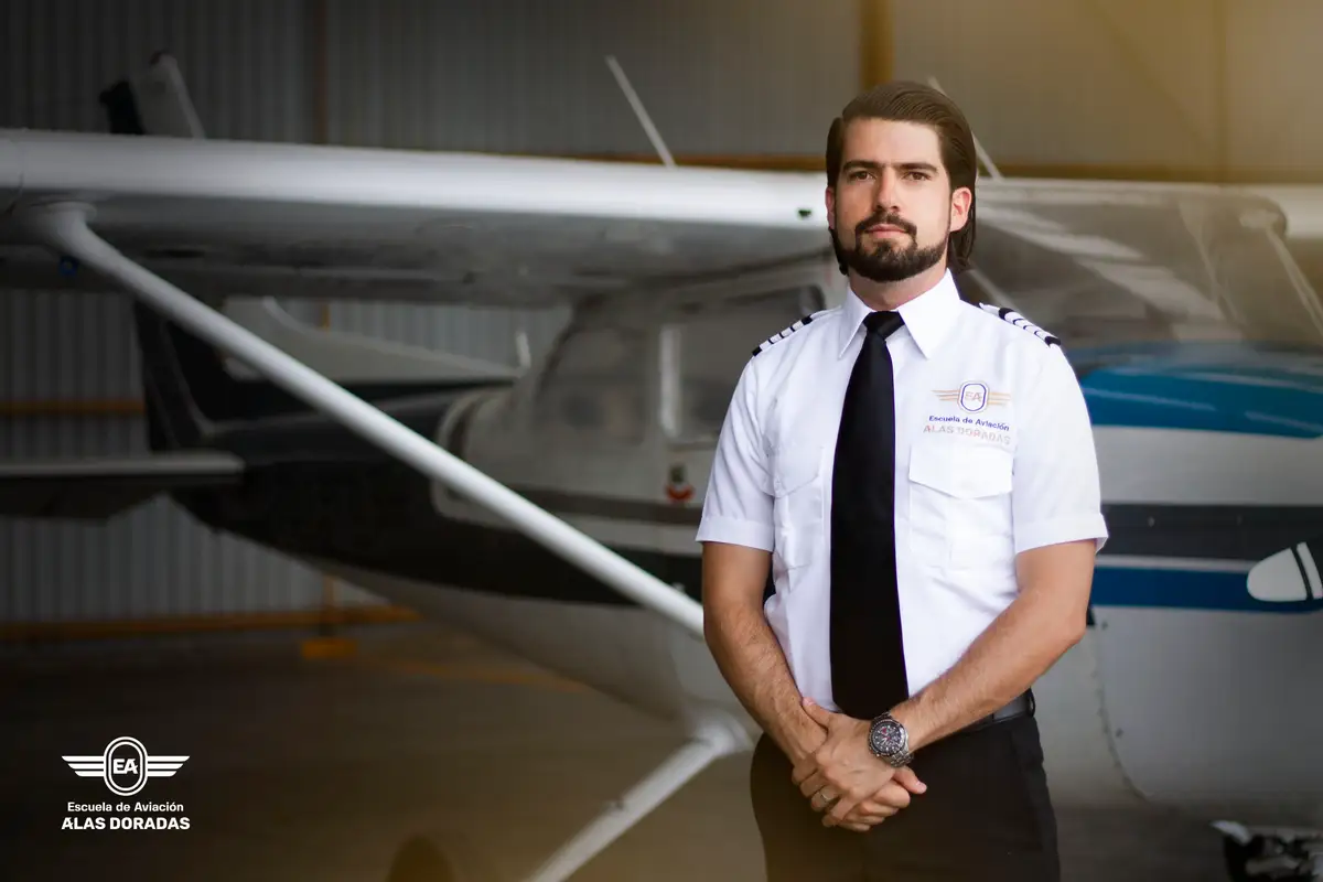 Photo from Alas Doradas — Centro de Estudios Aeronáuticos (Aguascalientes)'s website