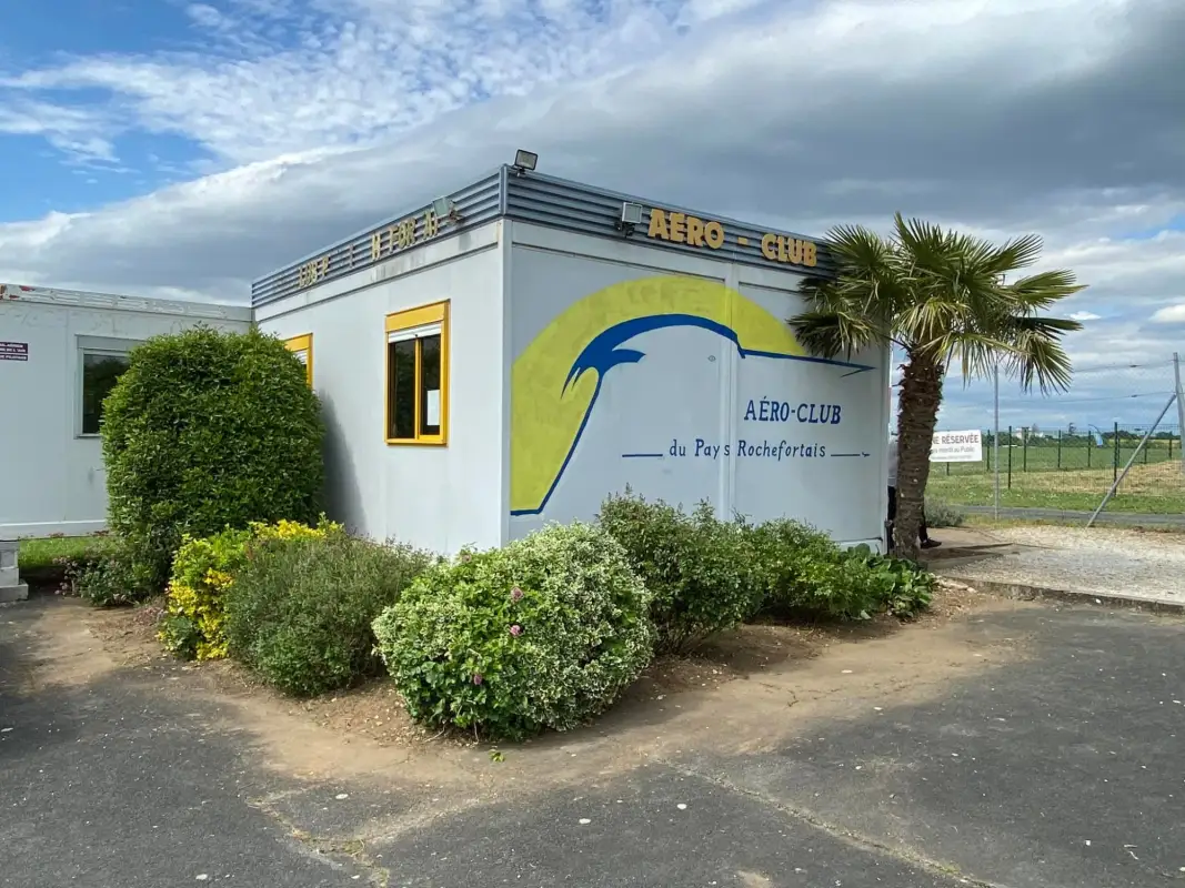 Photo from Aeroclub Du Pays Rochefortais's website