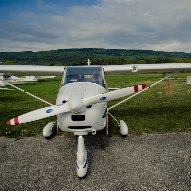 Photo from Aeroclub De Bellegarde Vouvray's website