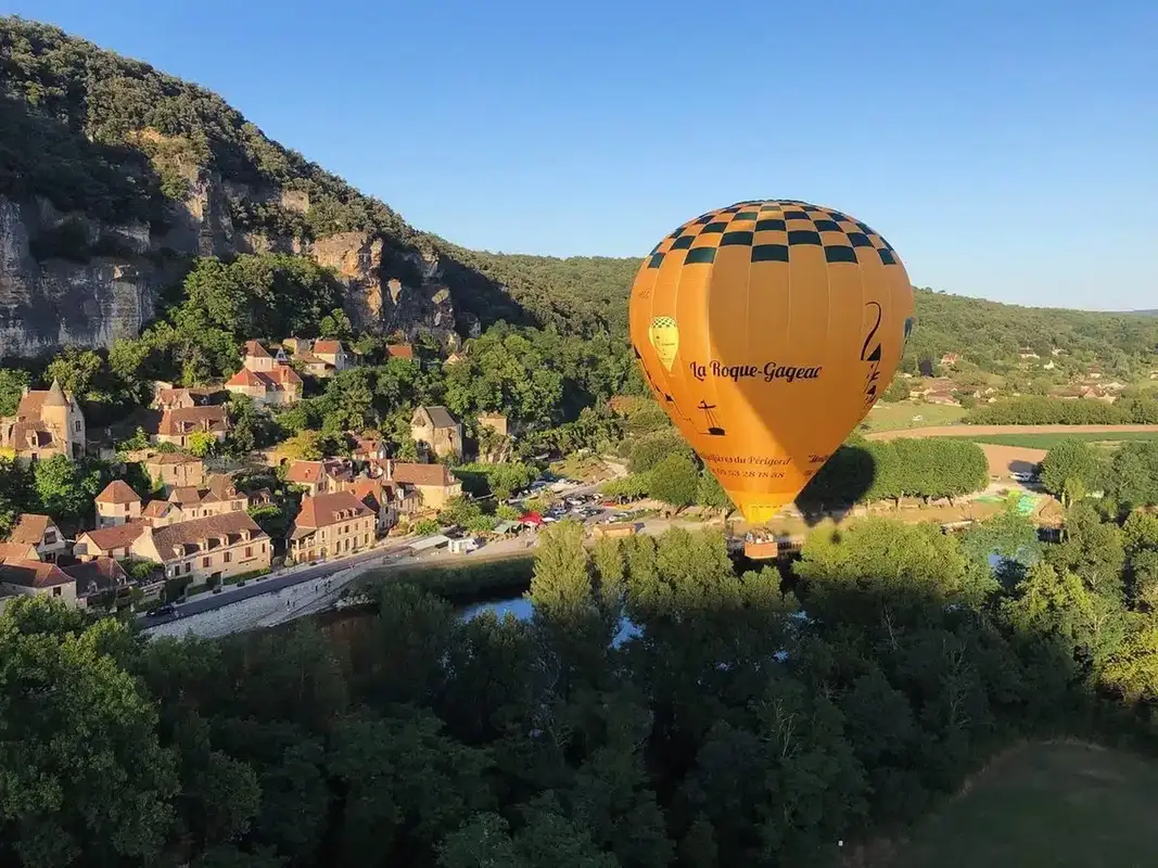 Photo from Montgolfiere Du Perigord's website