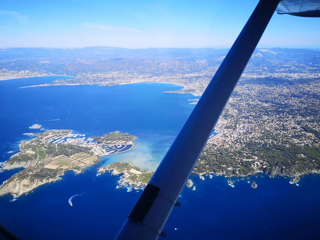 Foto von der Website von Air Azur Formation