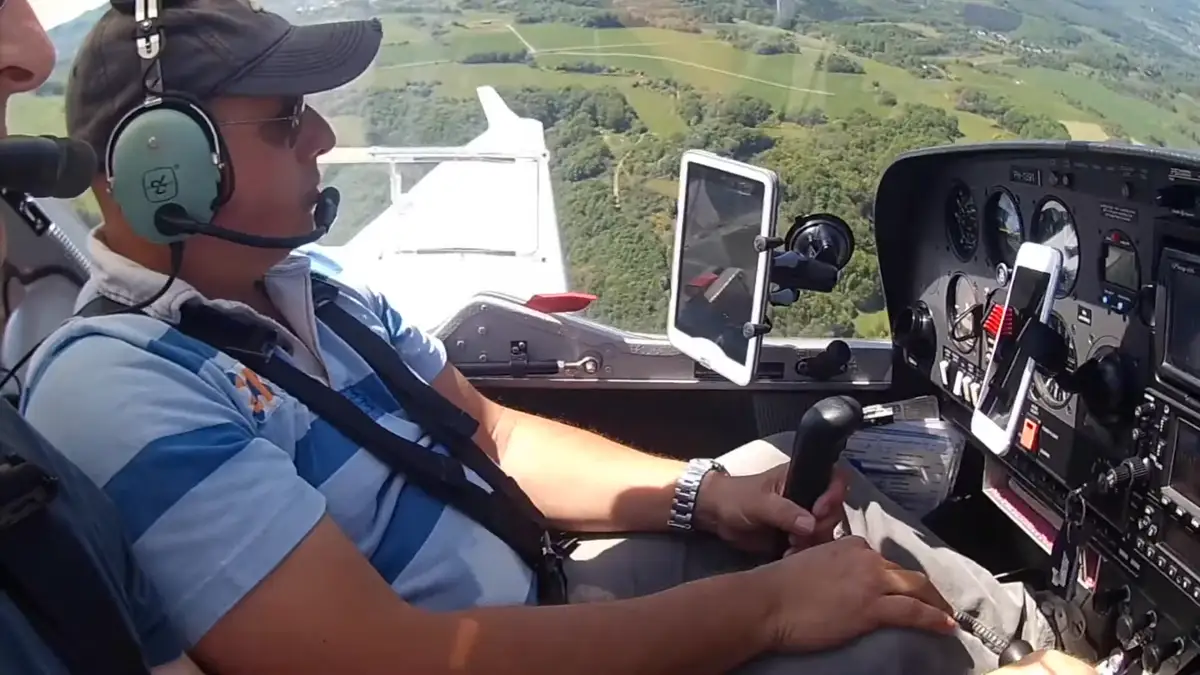 Photo from Motorgliderclub 225's website