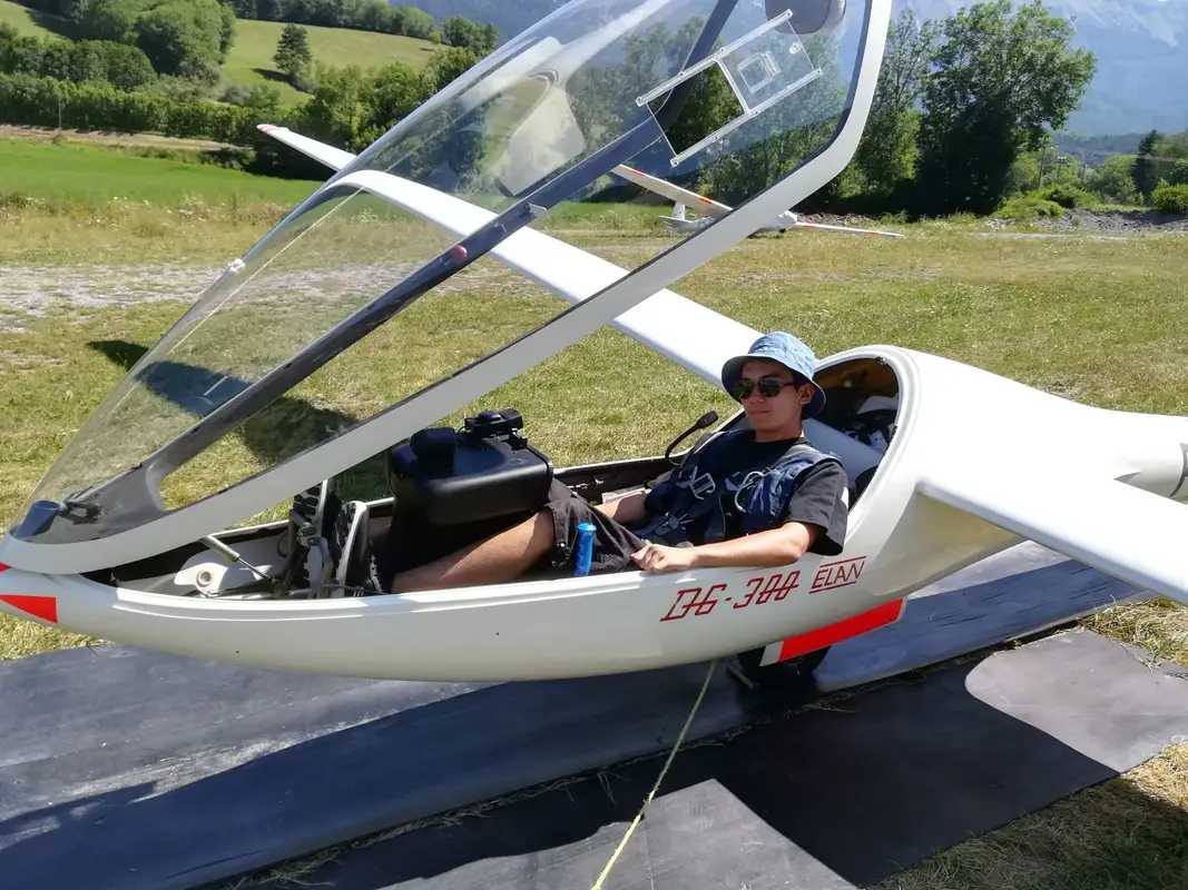 Photo from SAGA (Seyne Les Alpes Gliders Association)'s website