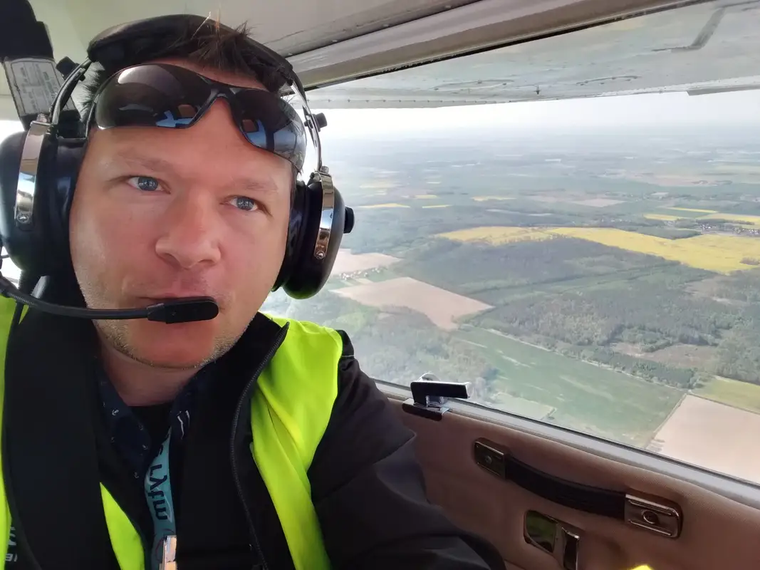 Photo from Helenair Przemysław Piekarski's website