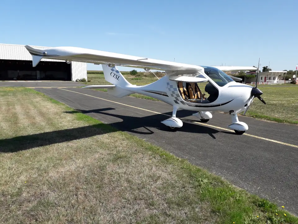 Photo from Aeroclub Lucon Chasnais's website