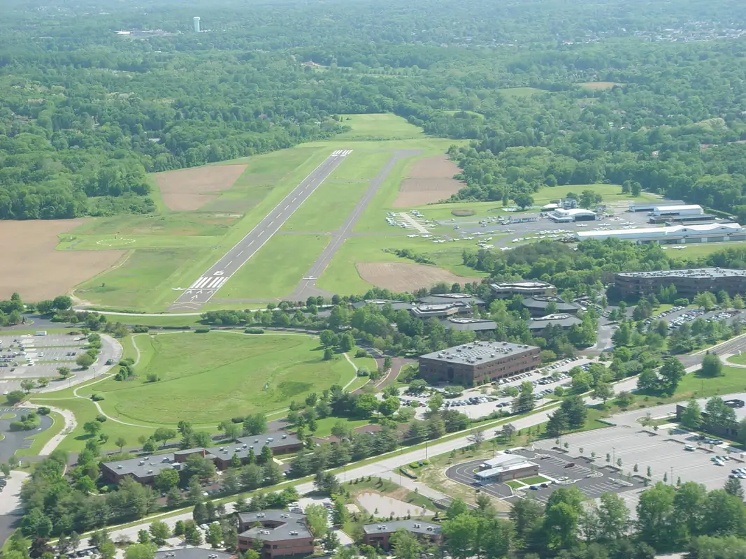 Photo from flyGATEWAY Aviation Institute - Wings Field's website