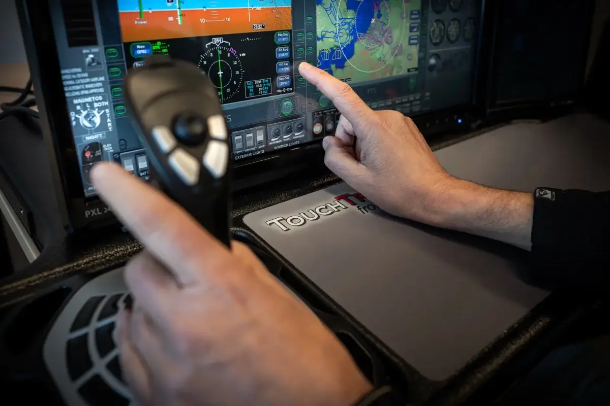 Photo from Cirrus Instruction Europe BV's website