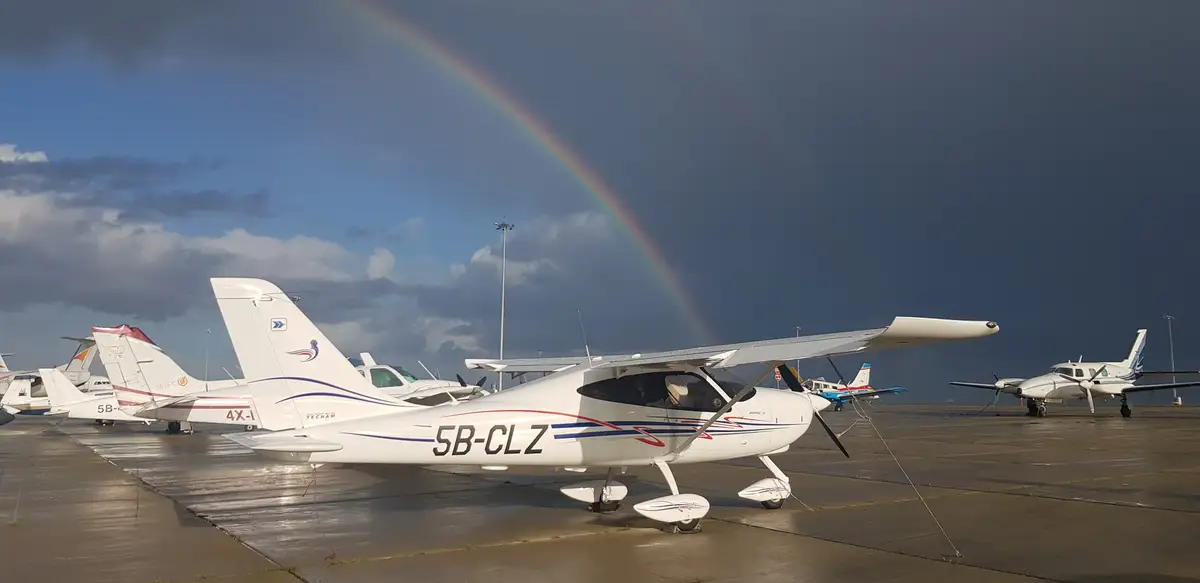 Foto von der Website von The Pigeon Aviation School of Cyprus