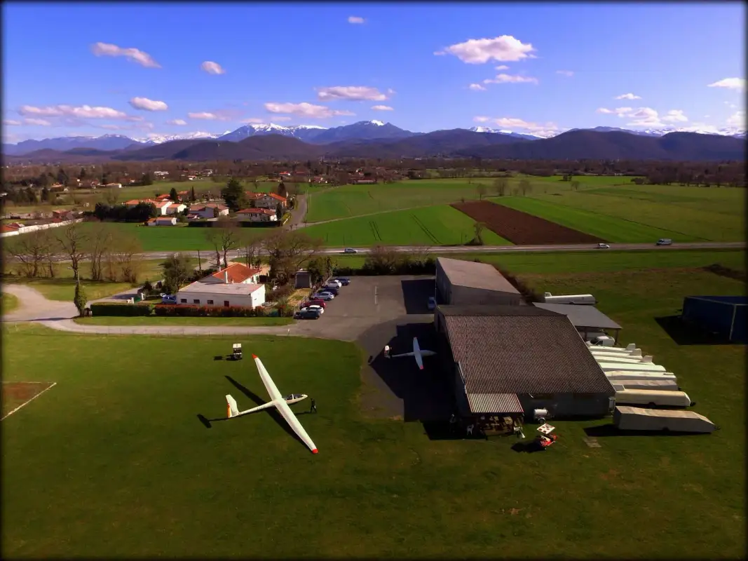 Photo from Planeurs Pyrenees Comminges's website