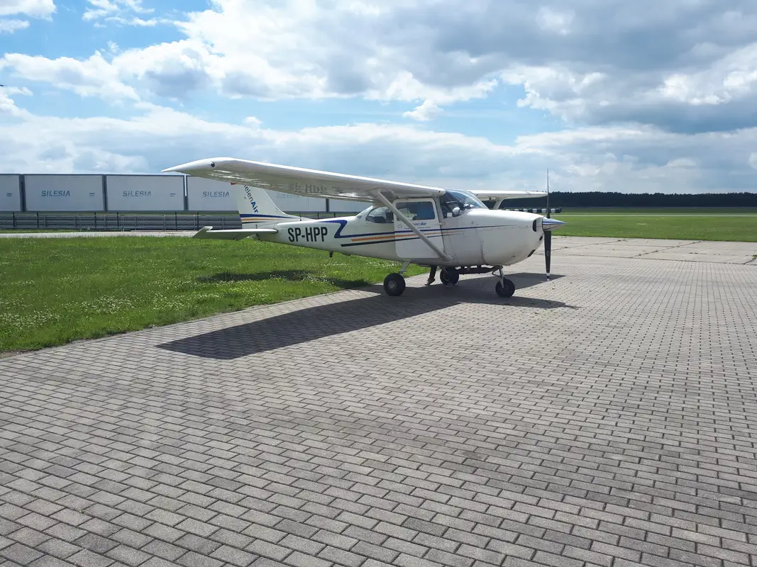 Photo from Helenair Przemysław Piekarski's website