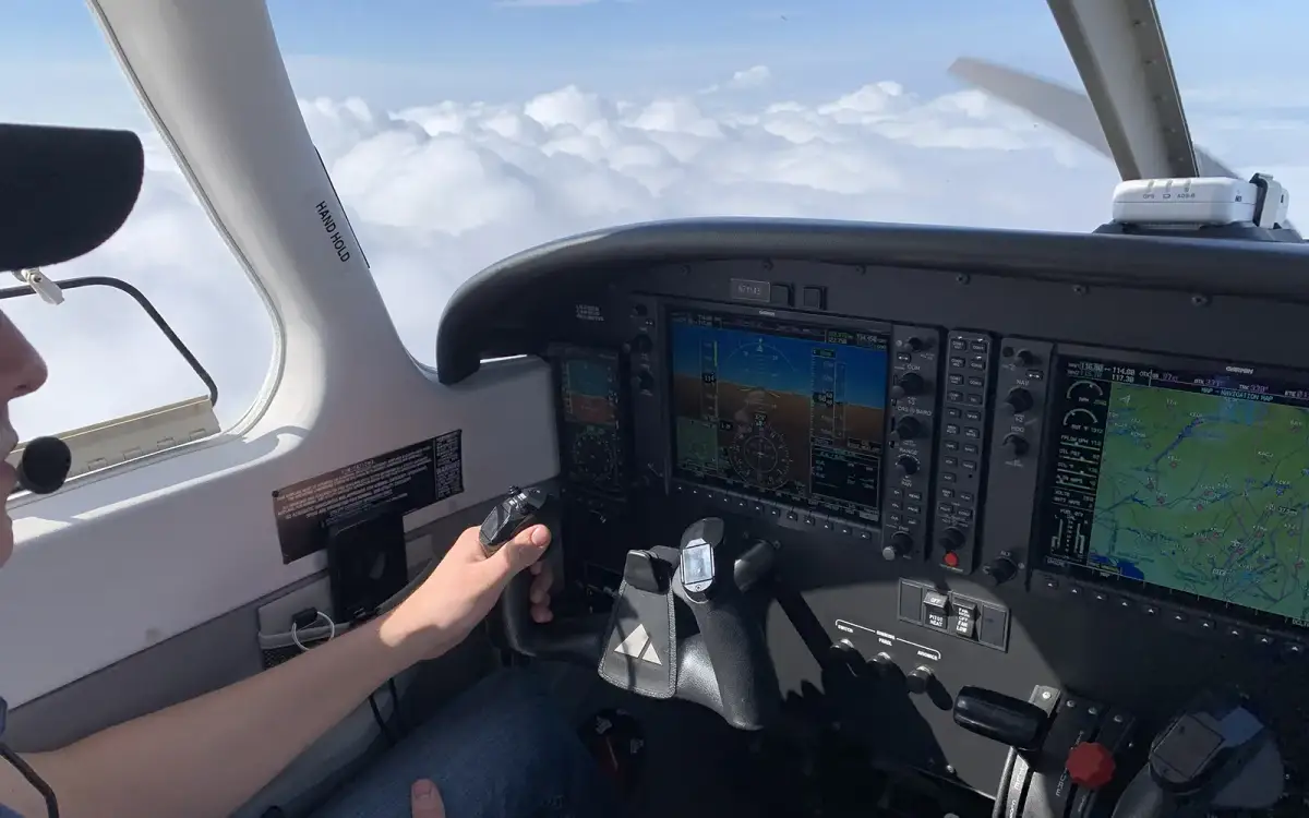 Photo from AV8 Flight School's website
