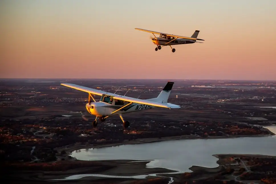 Foto von der Website von Huffman Aviation LLC