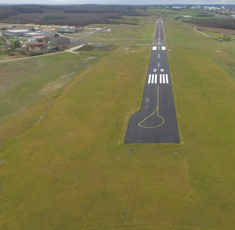 Photo from Aeroclub De Gray Et SA Region's website