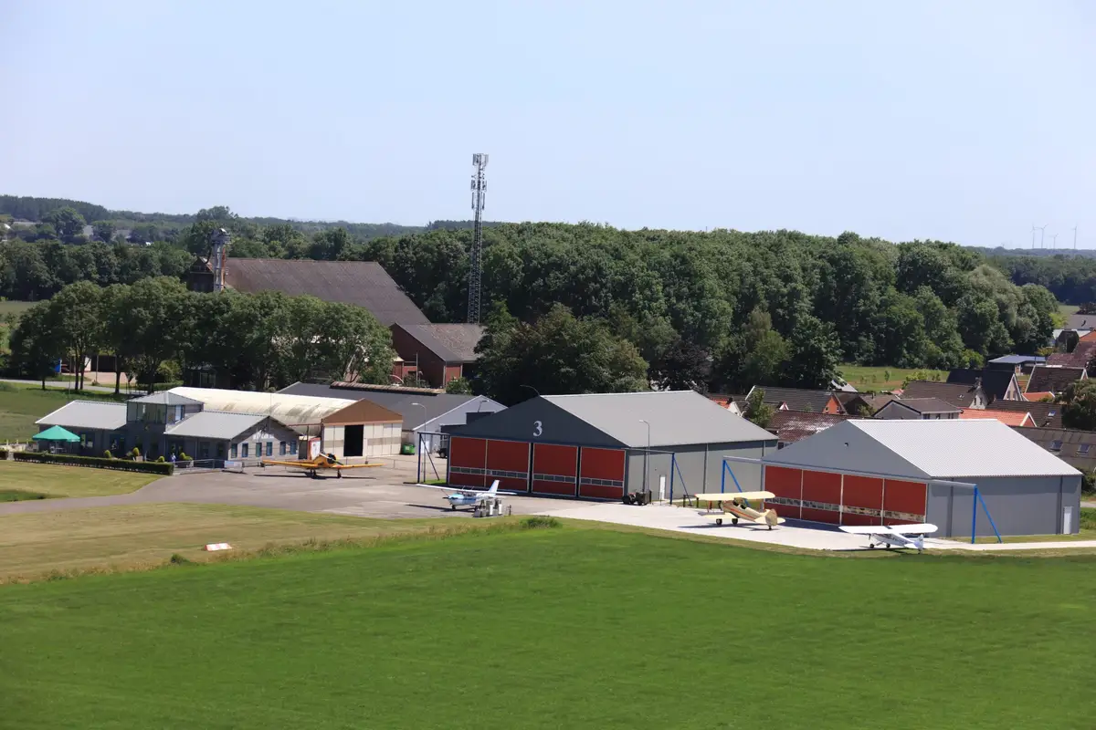 Foto von der Website von Oostwold Airport