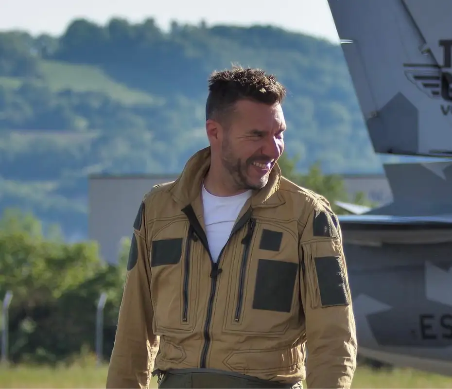 Photo from Top Gun Voltige-Sensation Voltige's website